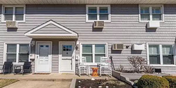 61 ANGLESEA DRIVE