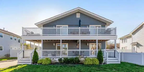12 LIGHTHOUSE DRIVE