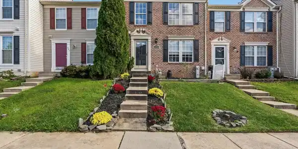 565 MACINTOSH CIRCLE