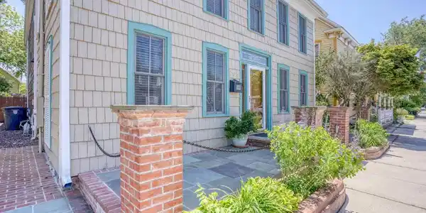 305 MULBERRY STREET