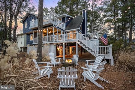 943 PINE TREE LANE