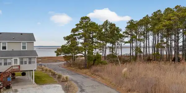 7518 DOE BAY LANE