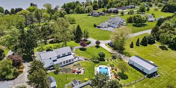 71 GREENHAVEN DRIVE