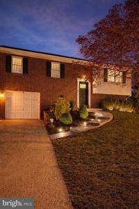 952 SEAHORSE COURT