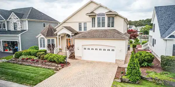 40 BOATSWAIN DRIVE