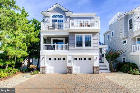 1070 LONG BEACH BLVD #D