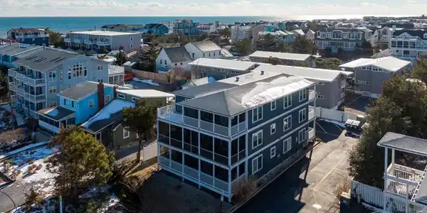 24 VANDYKE STREET