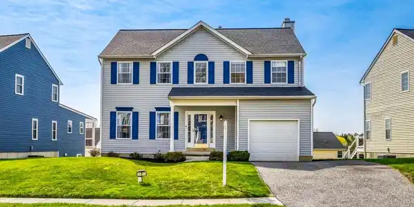 7 CHRISWELL COURT