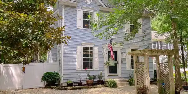 19137 LAKE DRIVE
