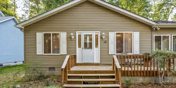 10 BIRDNEST DRIVE