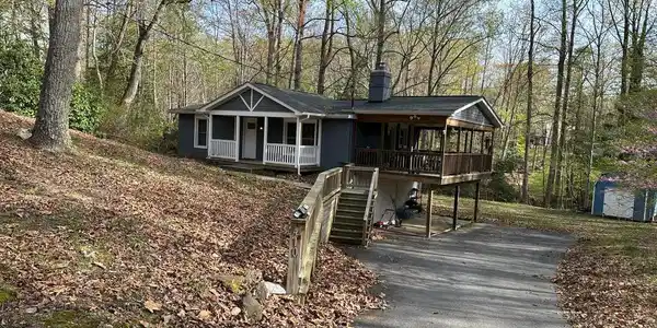 410 HAWTHORNE COURT