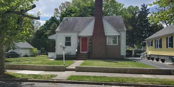 25 ORIENTAL AVENUE