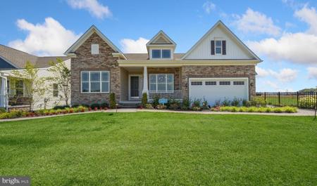 10 GOLDEN RAINTREE COURT