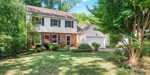 868 TWIN HARBOR DRIVE