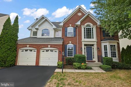 2828 COMPASS CIRCLE