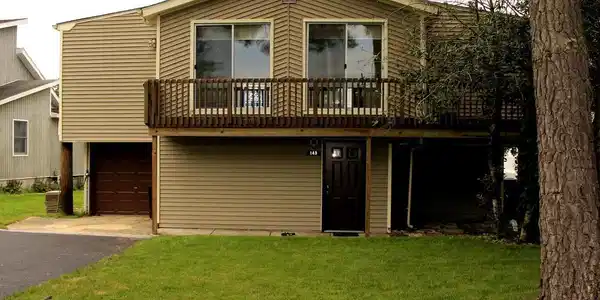 143 TEAL CIRCLE