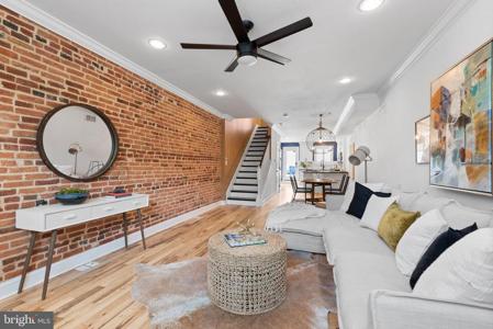 3032 HUDSON STREET