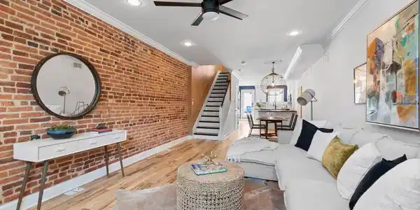 3032 HUDSON STREET