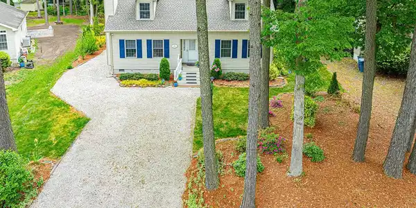 15 BREEZEWAY LANE