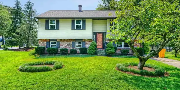 445 RUTH ROAD