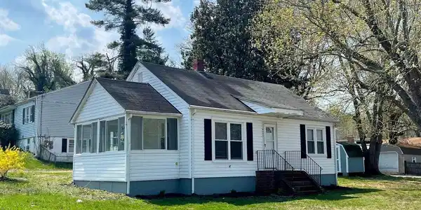 4605 CUMMINS AVENUE