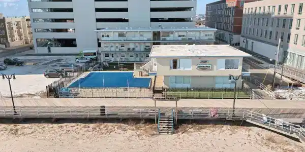 3801 BOARDWALK B4