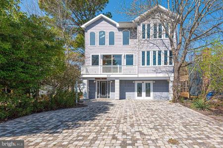 207 11TH STREET
