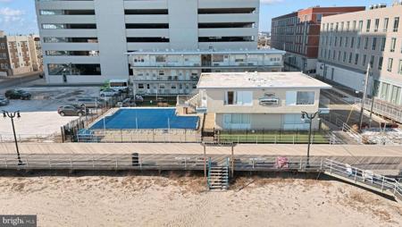 3801 BOARDWALK B4