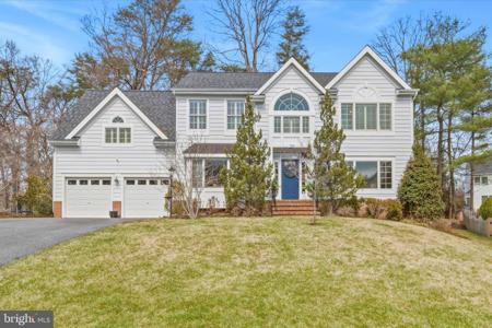 768 STACY OAK WAY