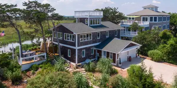 2711 BAY SHORE DRIVE