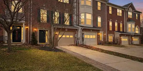 3232 ESCAPADE CIRCLE