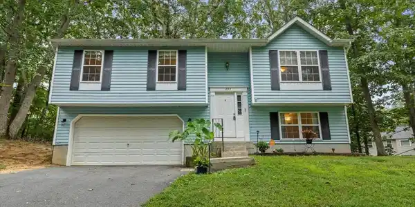 232 THUNDERBIRD DRIVE