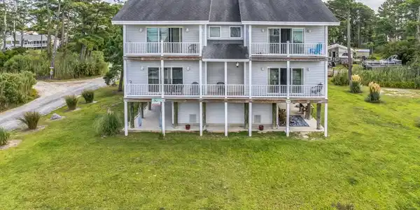 7516 DOE BAY LANE