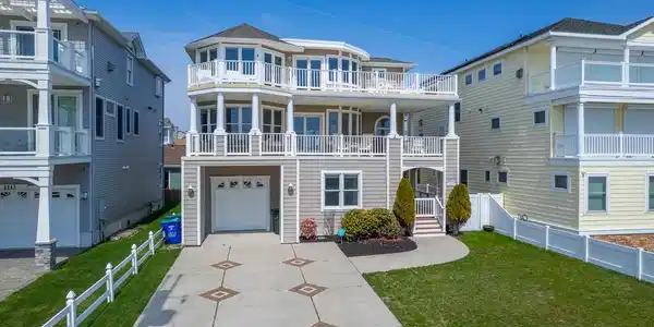 1107 OCEAN AVENUE