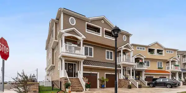400 PARADISE WAY
