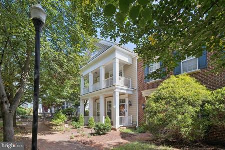 13806 CUSTIS SQUARE