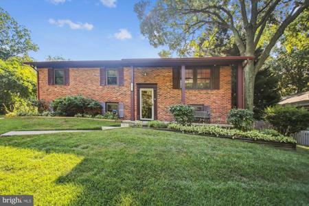 1195 HIGHVIEW DRIVE