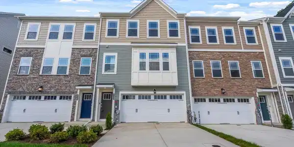 330 SWEETBAY RD