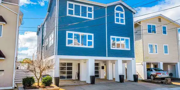 168 17TH STREET- 2ND FLOOR.
