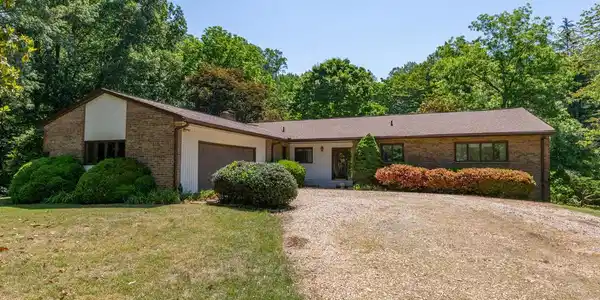 5434 STRAWBERRY LANE