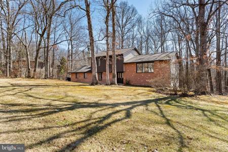 10 SCHOOLHOUSE LANE