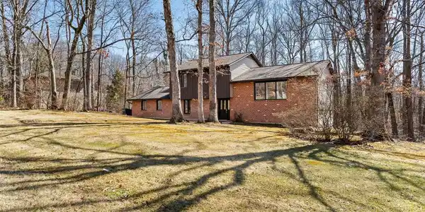 10 SCHOOLHOUSE LANE