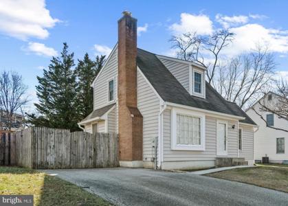 1012 HYDE PARK DRIVE