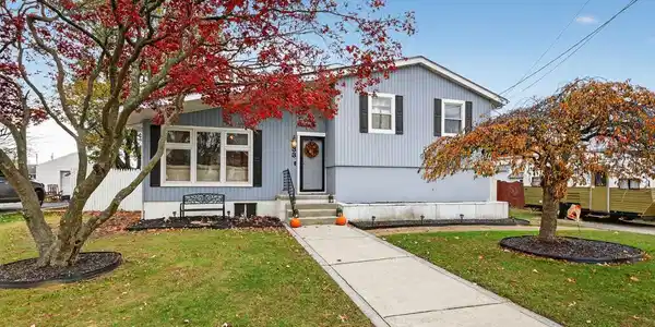 33 BEACH AVENUE
