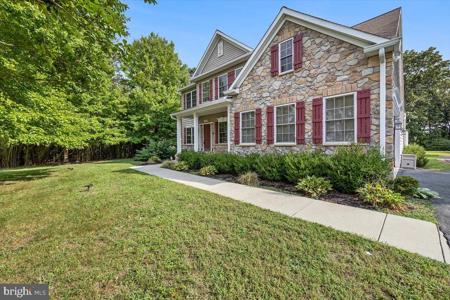 7983 LONG HILL ROAD