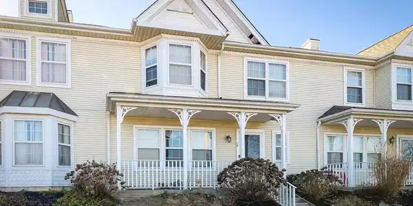 16 LIGHTHOUSE COURT