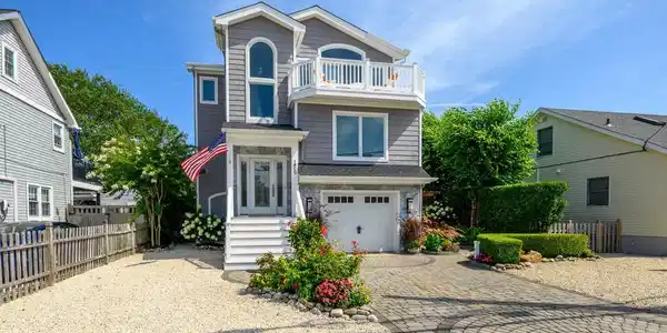 1805 BEACH AVENUE