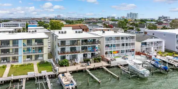 413 BAYSHORE DRIVE
