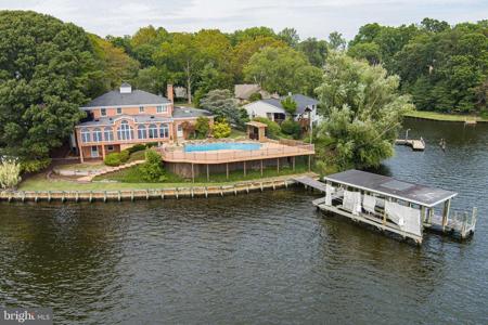508 ASHBERRY LANE
