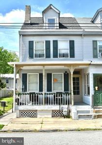 126 8TH ST